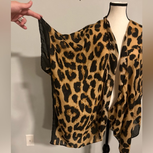 Steve Madden Animal Print Semi Sheer Women's Cloak OSFM - Picture 4 of 11